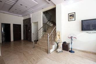 Aman Plaza Hotel, New Delhi 1